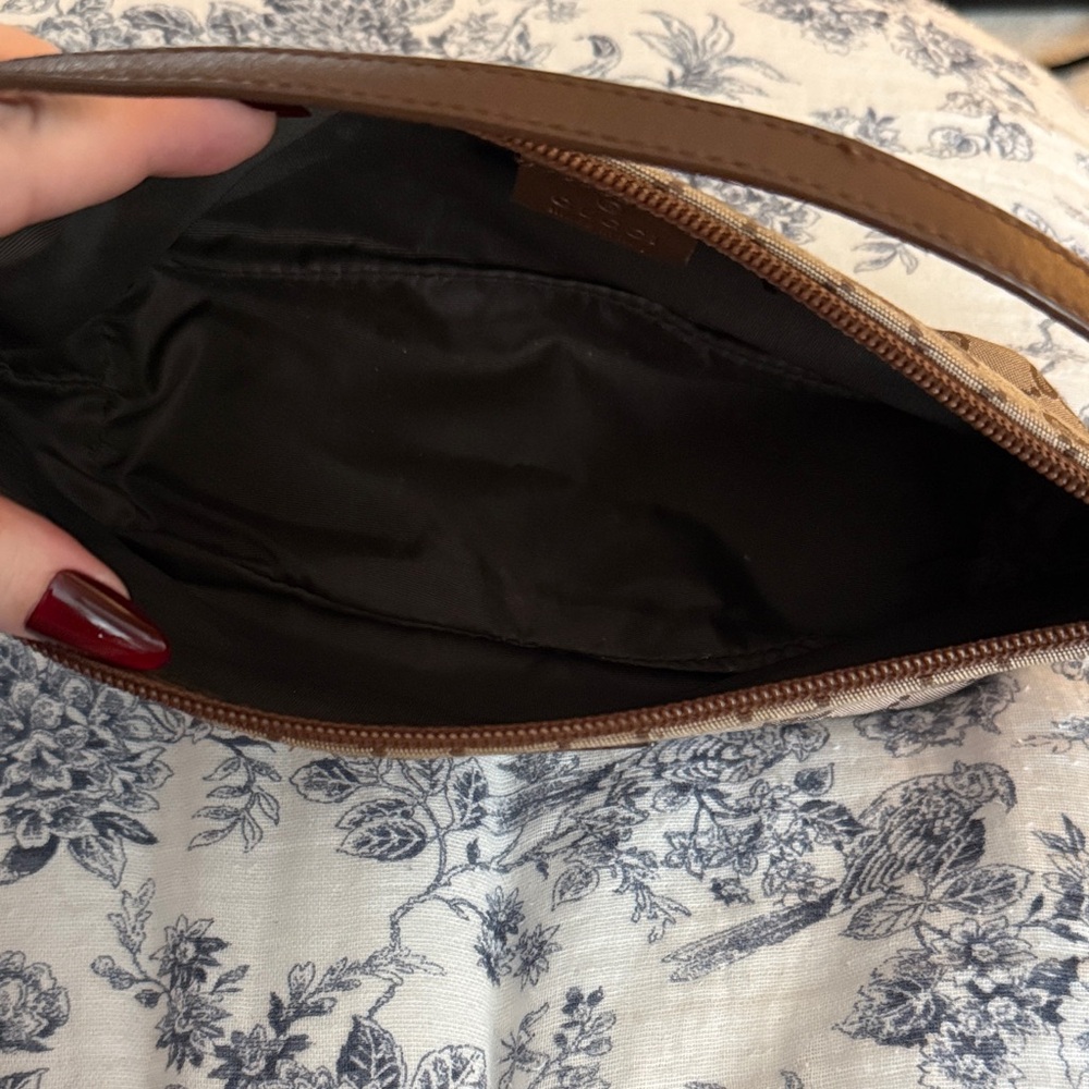 Gucci Tan Monogram Clutch - Picture 3 of 6